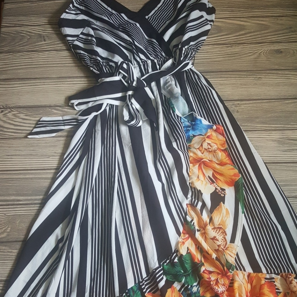 Flying Tomato Floral Maxi  Dress - Picture 2 of 5